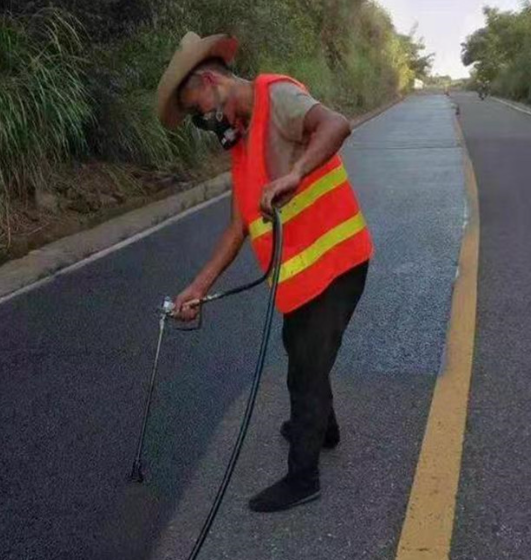 黄石路面喷涂翻新彩色步道施工方案