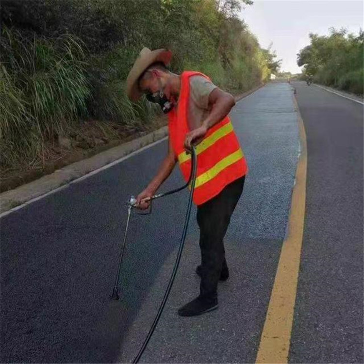 黄石 彩色防滑路面的底涂是保障路面附着力